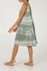 Model wearing summer tie dye khaki short dress with sandals 