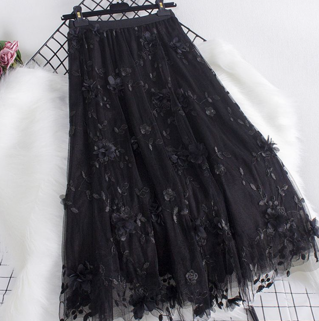 Tulle maxi skirt black with floral detail