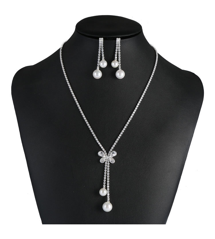 Butterfly Crystal And Pearl Necklace Set